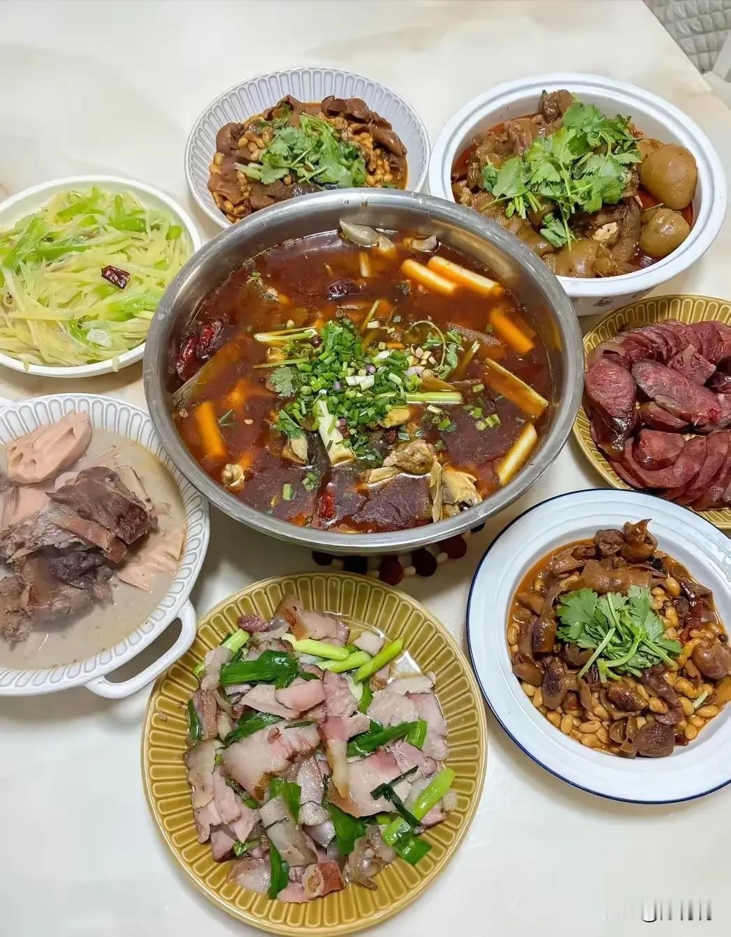 儿媳妇吐槽，“最讨厌婆婆做的菜，一点食欲没有。”这是她婆婆做的七菜一汤，普通