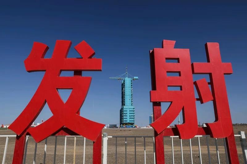 10月30日神舟二十一号载人飞行任务航天员亮相，中国科学院的张洪章研究员即将出征