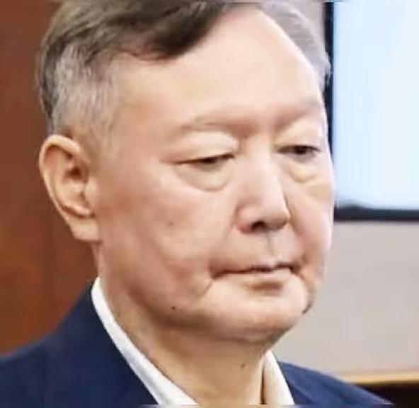 不是你死，就是我亡！这时候看到了韩国的政治斗争的残酷性，尹锡悦这时候成了阶下囚，