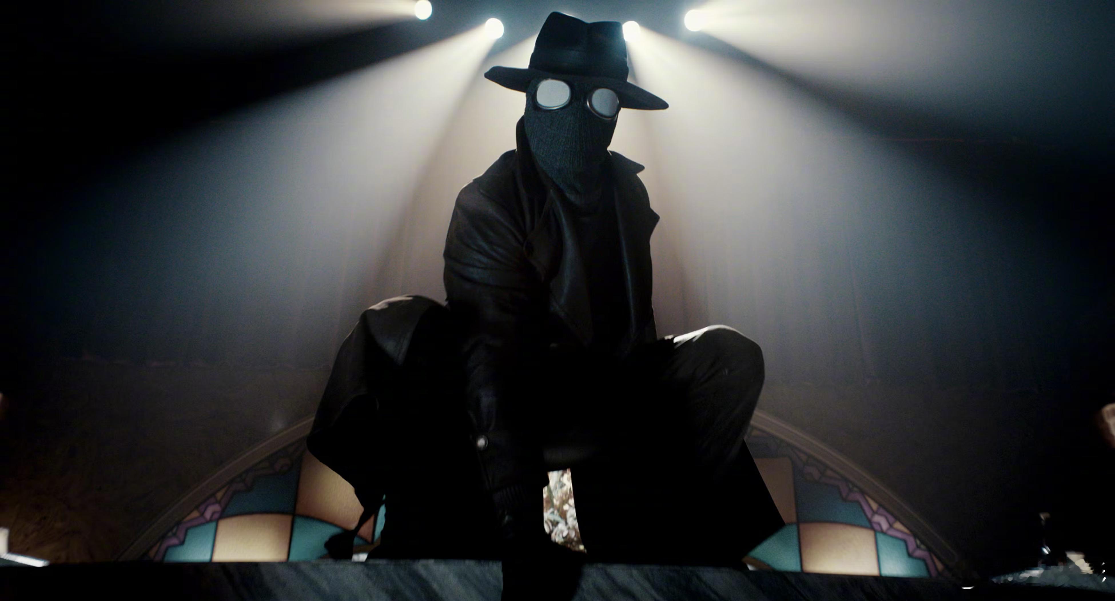 尼古拉斯·凯奇主演的亚马逊真人剧集《暗影蜘蛛侠》首发剧照，将于今春上线！！本剧背