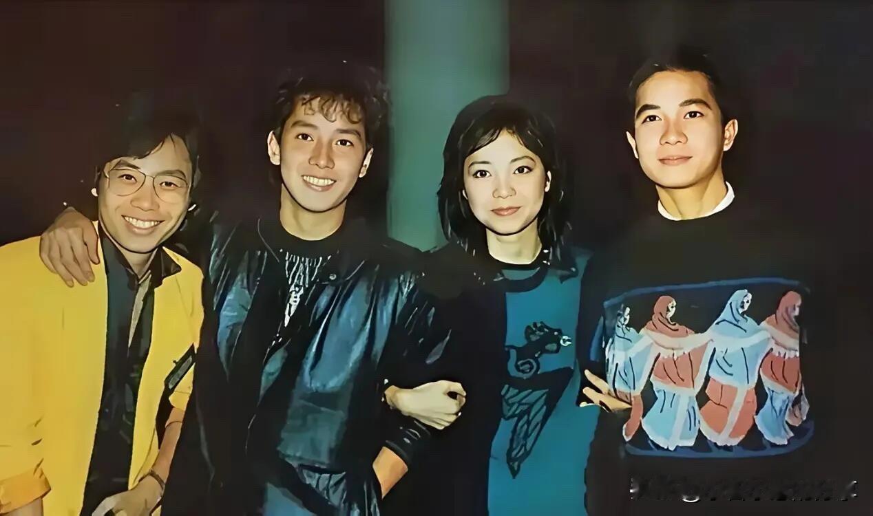 这是拍于上世纪80年代的老照片，温文尔雅的邓丽君，有辨识度，她的气质真的独特。