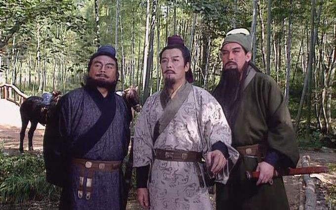 刘备看起来平平无奇，为什么诸葛亮还要一心辅佐他，却不选择去投奔曹操？在三国中