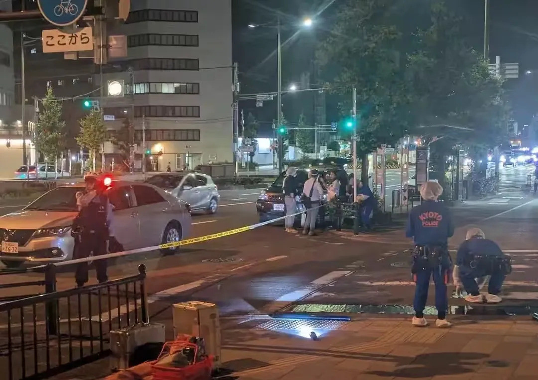 京都游客遇刺，身边20多人眼睁睁看着简直不敢相信！一个中
