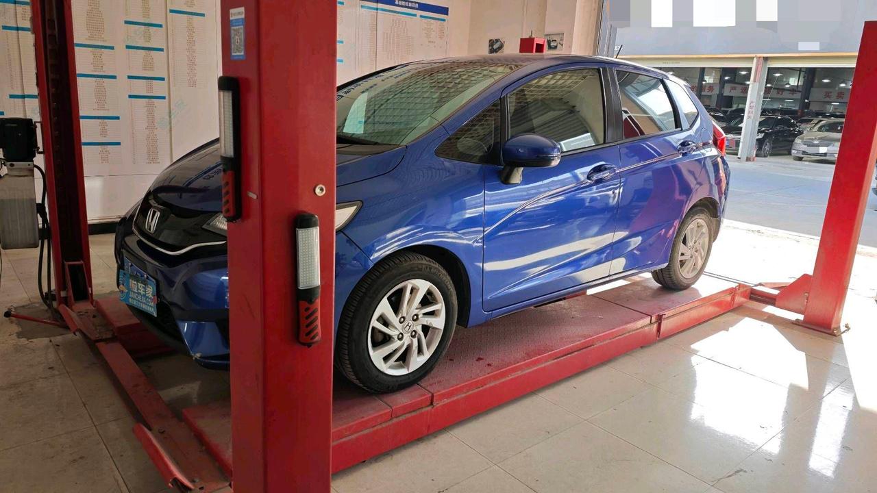 选择本田飞度，跟懂不懂车没关系，跟价格有关系。前两天帮粉丝验了一台飞度，201