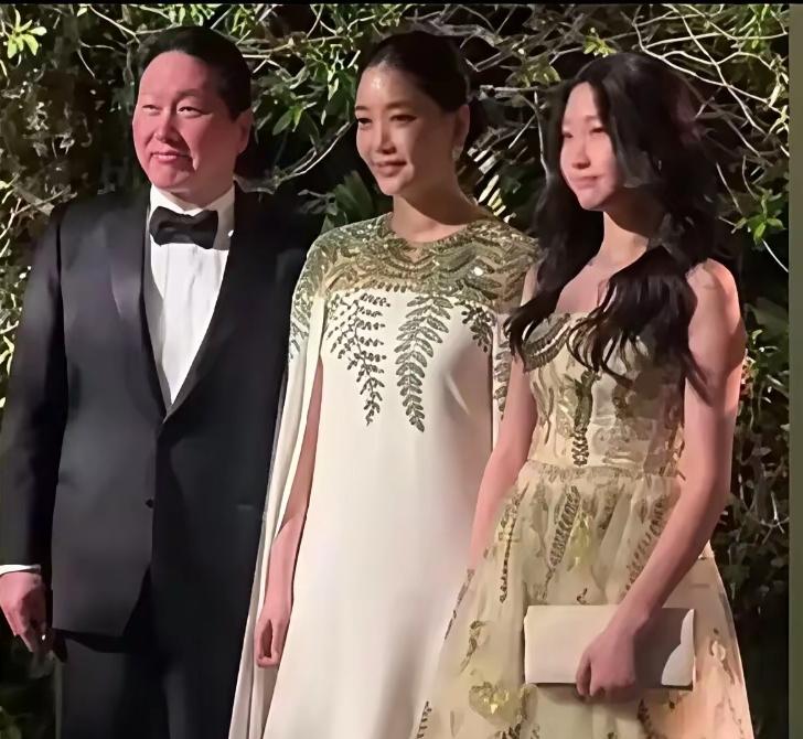 这一家子，是真的高调呀！不得不说，卢素英的反击是真漂亮！谁让前夫崔泰源，不给