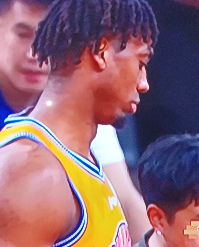 中国篮球裁判的执法能力真不敢恭维。第二十七轮，上海久事对山东高速。第三节还有不