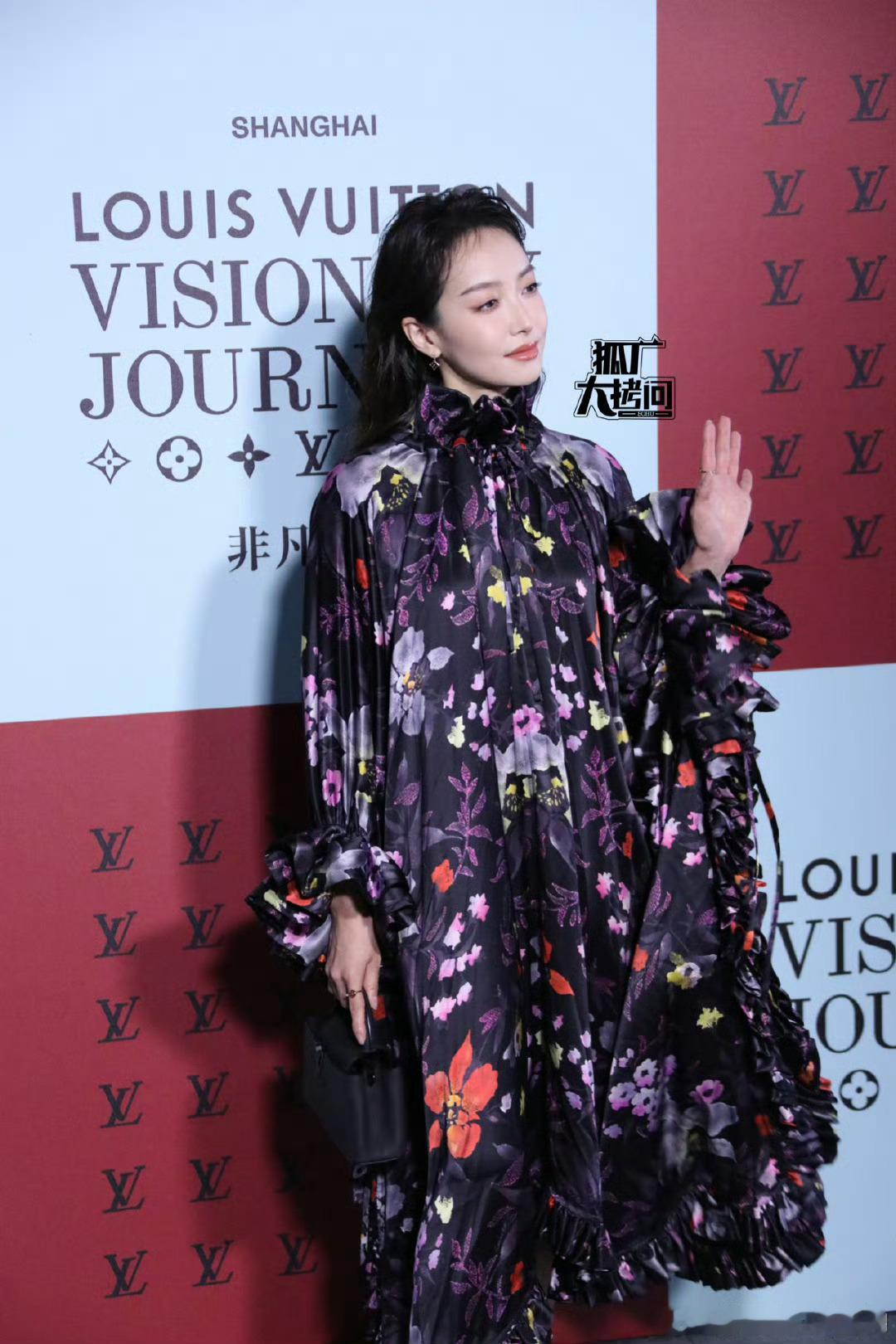 LV大秀邀请了很多明星来展示自家的丑衣服。​​​