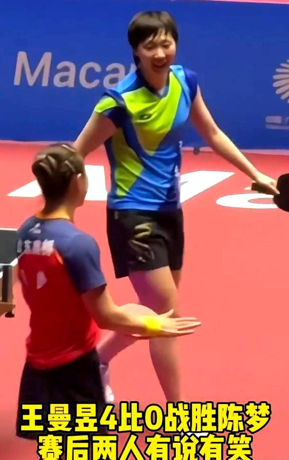 陈梦和王曼昱刚拼完刺刀后的相互握手和鼓励就明白了，那才是真正诠释了什么是“友谊第