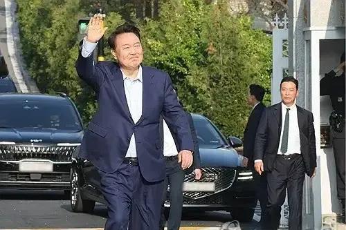 前总统李明博入狱后曾三次拒绝检察厅调查。对于只拒绝了一次特检调查的3617，