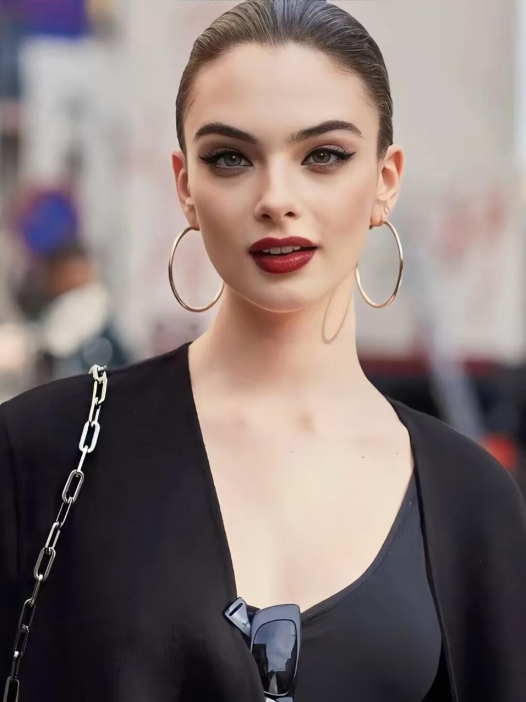 球花的女儿依旧是球花吗？莫妮卡.贝鲁奇女儿戴娃·卡索颜值怎么样，有继承老妈的颜值