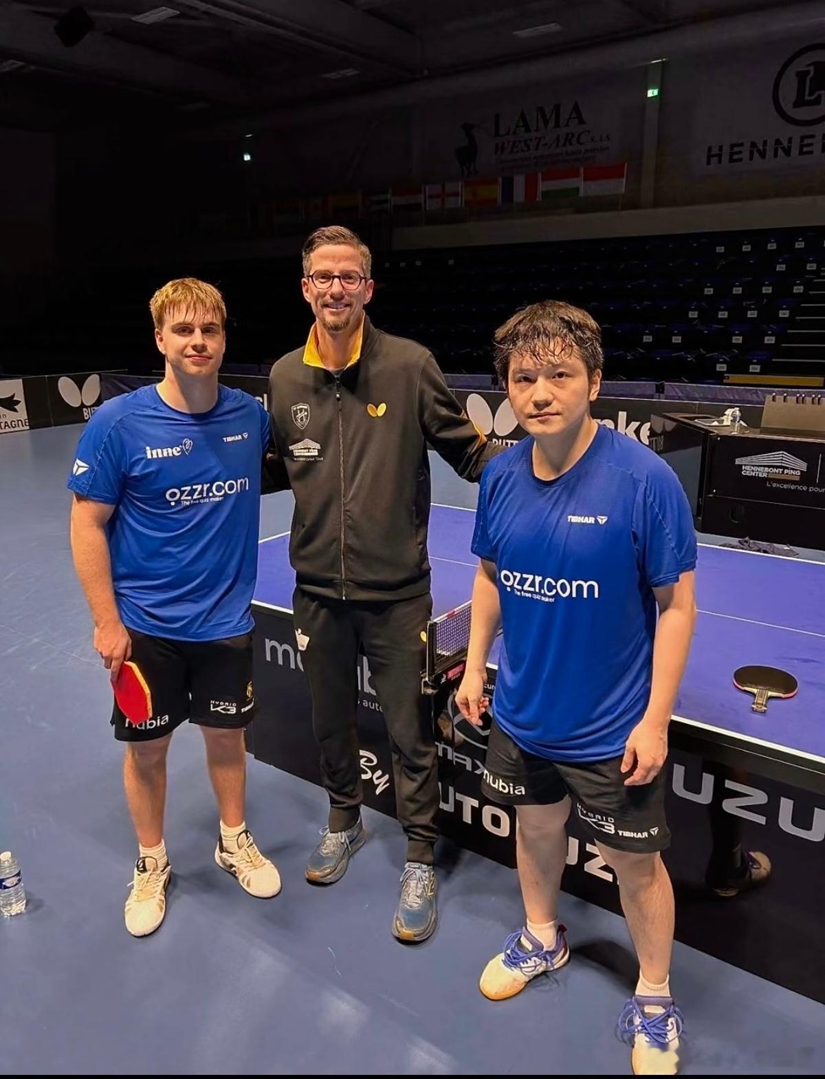 樊振东莫雷加德对练樊振东莫雷加德权威合照再再再+1🐼🦸🏻