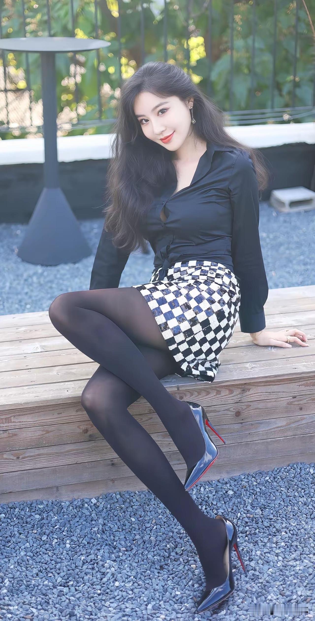 高级感温柔风穿搭真的太绝了，能让人气质瞬间提升。我觉得大地色系的针织衫是必备单