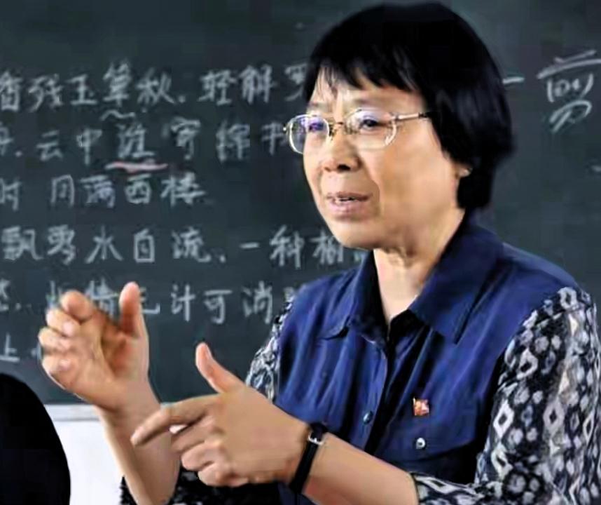 全网都在夸张桂梅。而我就不明白了。为什么一个快70岁的老太太，浑身是病每天吞