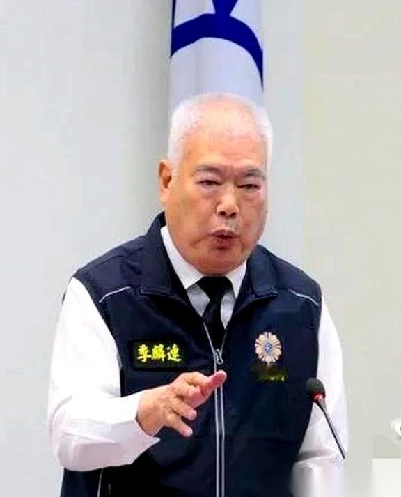 看国民党这出内部大戏，郑丽文手里的“纪律大棒”，终究是举得高、落得轻。她想动徐