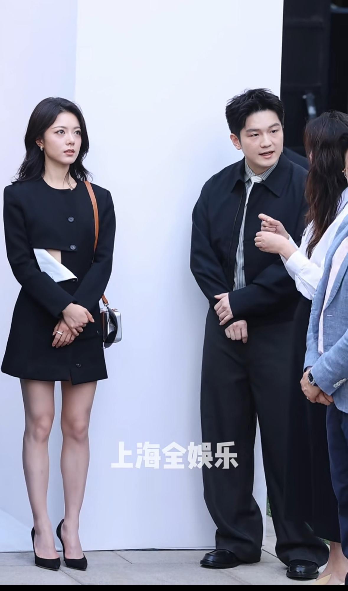 樊振东和女明星赵今麦一起参加活动，他回来了，一个人悄悄的，活动现场俊男靓女！东