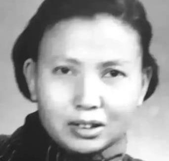 1941年，21岁的女战士莫林被活埋前，敌人竟突然问