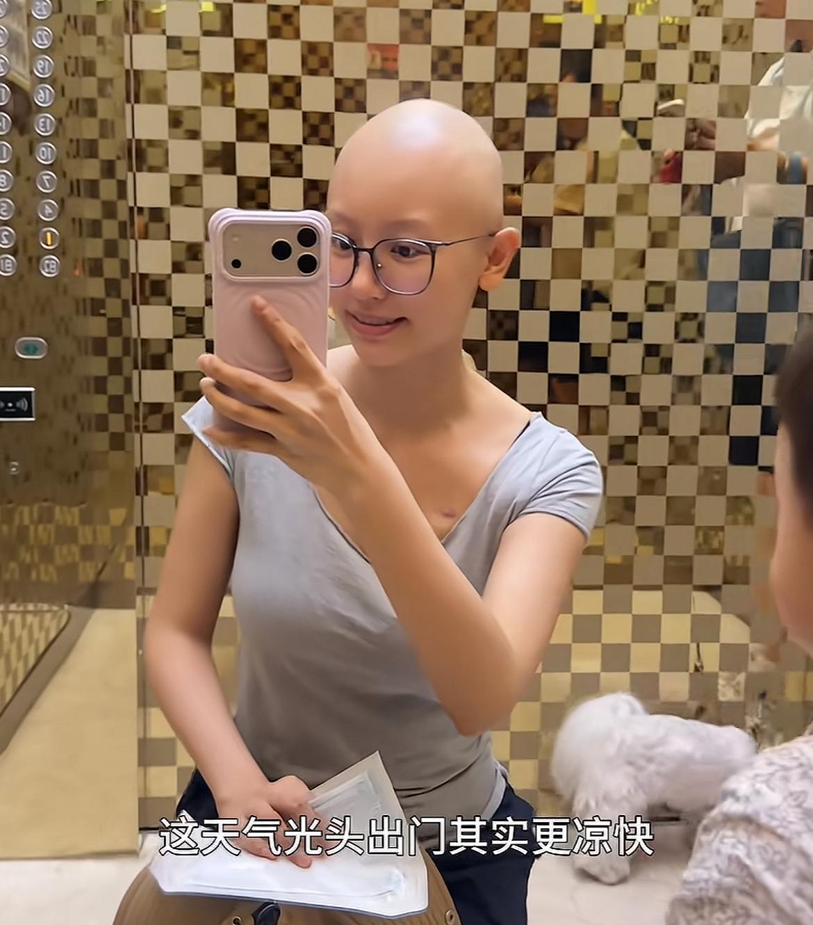 知名网红“一栗小莎子”太让人心疼了胸前的“输液港”暴露无遗，这消瘦的程度实在是