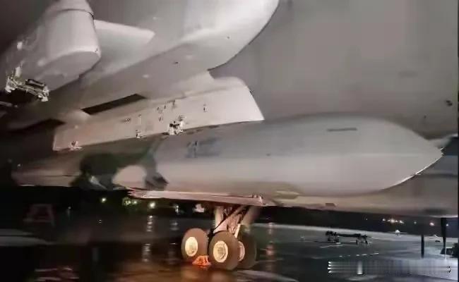 乌克兰暴风骤雨反攻，莫斯科上空首次爆发空战！据保加利亚军事网的消息，自俄乌