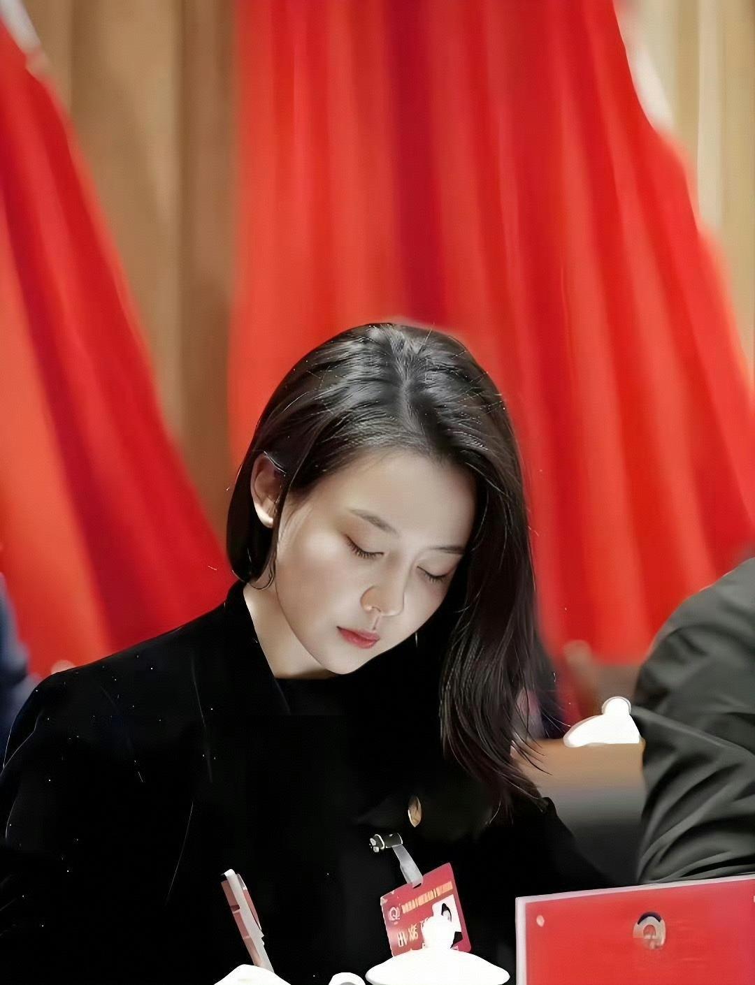 这算不算"体制内"颜值的天花板？