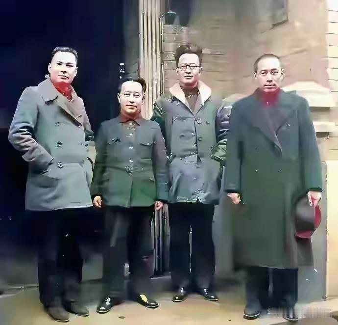 一张老照片。能认识三位就不简单​​​