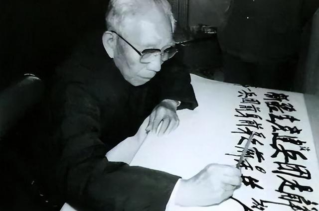 1985年许世友逝世，王震乘坐专机火速抵达南京，并在会议上警告老将们：许世友可是