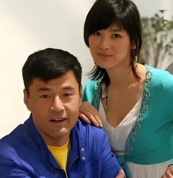 63岁的于荣光，结婚35年，没绯闻，钱全交，回家还做饭，结果老婆王玉苓铁了心要离