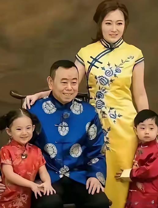 隔代遗传是真的，潘长江属于矮个子里的将军，女儿潘阳好在没有遗传潘长江身高的劣势，