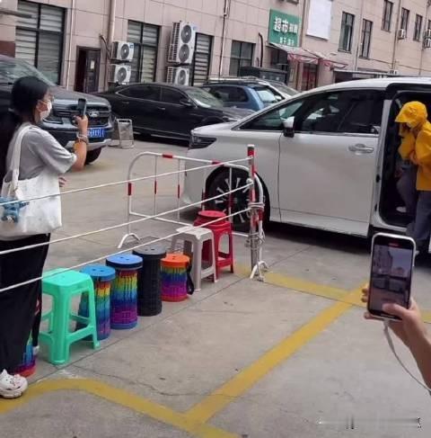 李兰迪进妆孙珍妮出妆都上班了