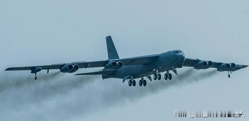 B-52来了，日本就赢了？错！这恰恰是美军虚弱的铁证。面对中俄轰-6K与图-95