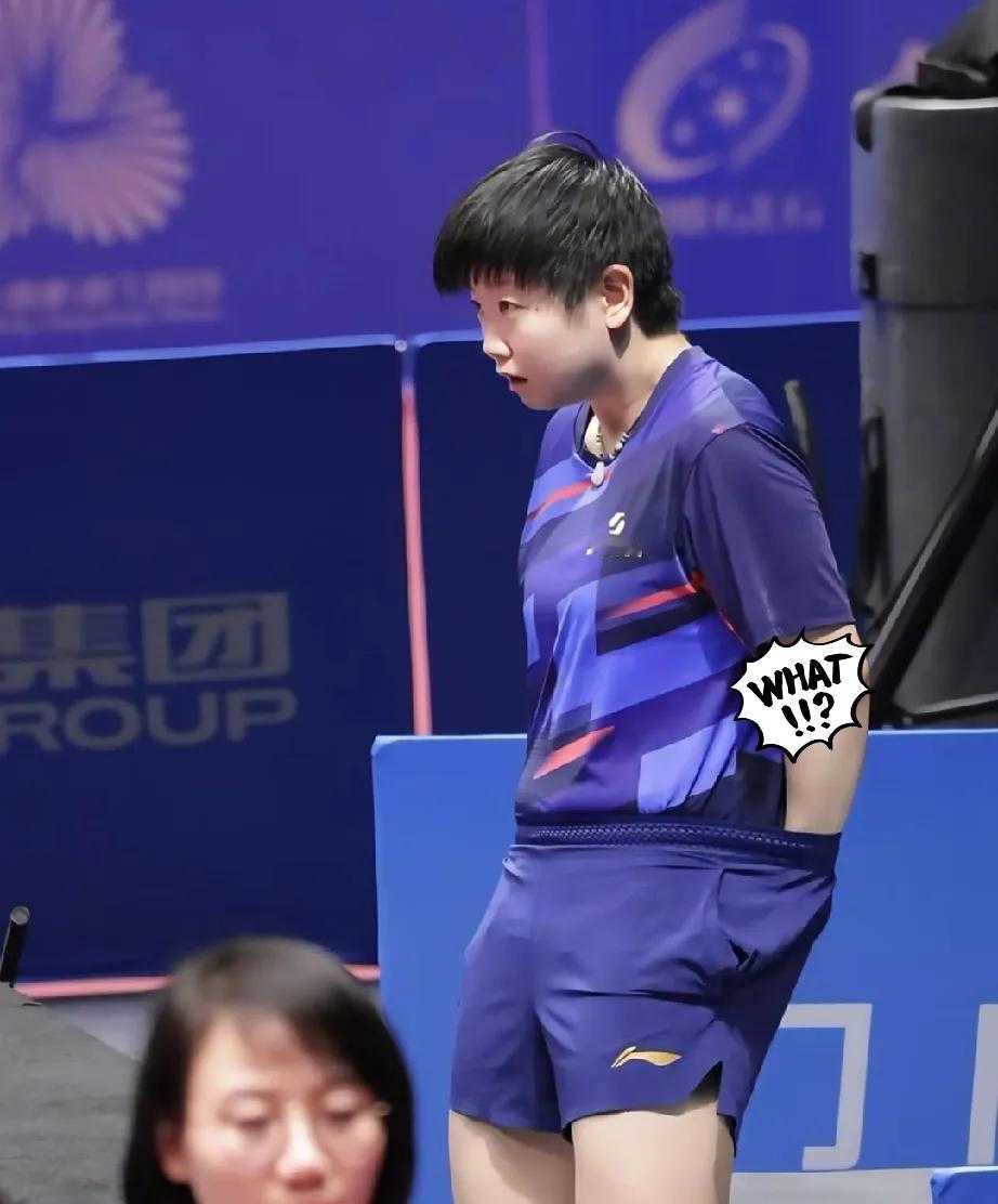 莎莎啊，真是没法说你莎莎25岁了，真是不拘小节！比赛现场扎裤子的动作特别可