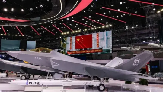 我国将提前向巴铁交付两架J-35有境外媒体报道，巴基斯坦空军总参谋长在近期完