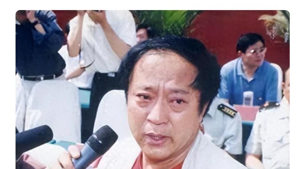 牛群：55岁为自证清白裸捐、58岁妻离子散。牛群和冯巩同台演出，却跑去当官，
