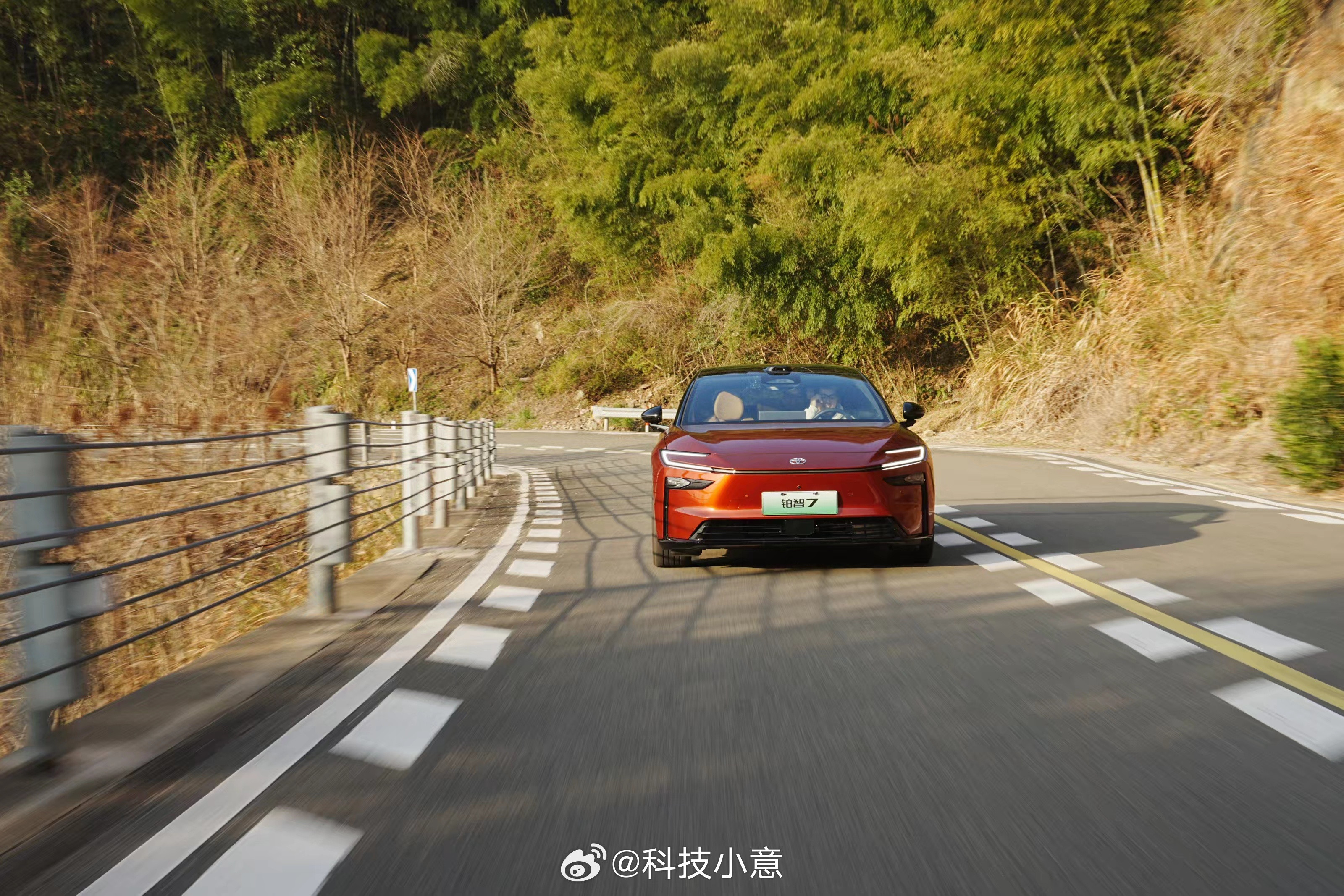 媒体首测丰田铂智7动态表现丰田铂智7马上要上市了！说真的，之前静态体验，外观内