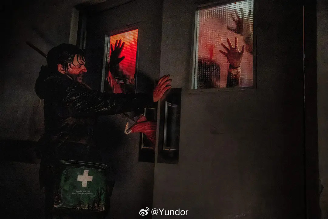 看完《生化危机：爆发夜》了，只能说作为游戏粉是真满足了。不夸张地说这是我看过的最喜欢的一个《生化危机