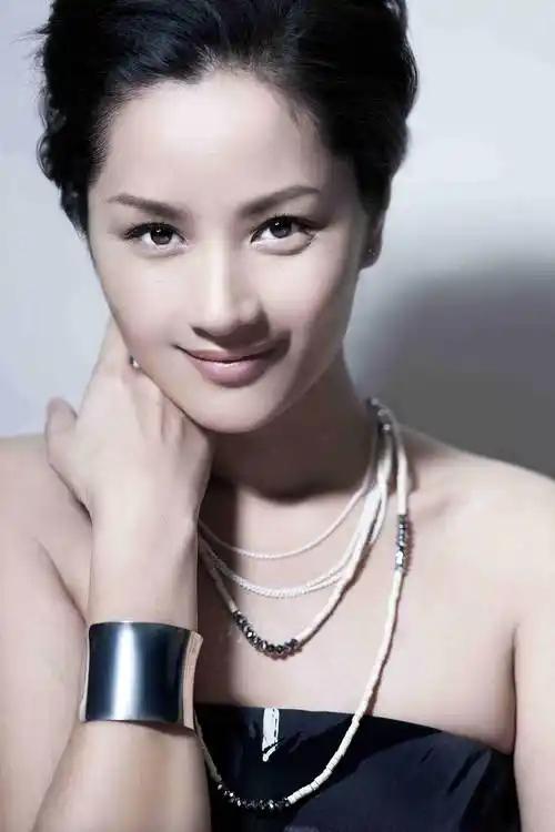 瞿颖大概怎么也想不到，自己掏10万给哥哥买的婚房，竟成了无底洞的开端。1998年