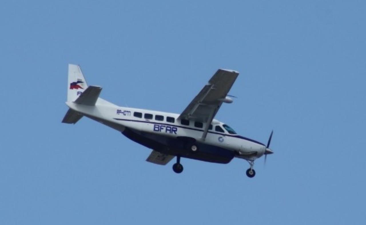 【教-10首巡黄岩岛，专门应对菲方低空滋扰】7月30日，南部战区组织海空力量