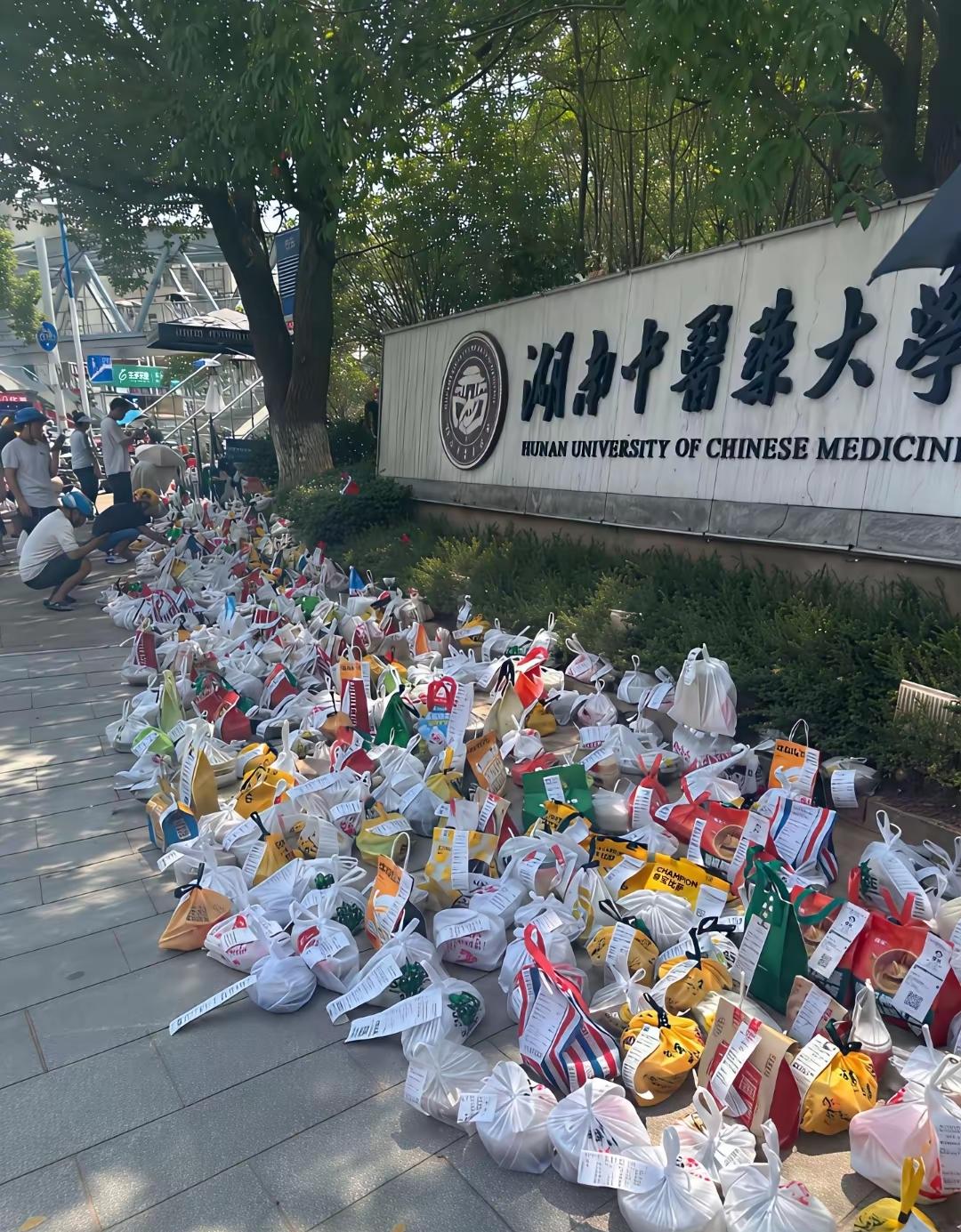 现在的年轻人，不知道是自己有钱，还是口味刁钻，都不想亲自下厨了，就喜欢吃遍外面的