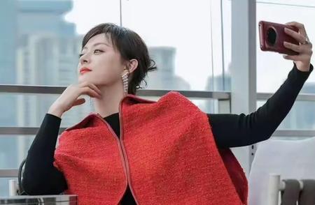 看了孙俪私下真实状态，终于明白，为何结婚15年能将邓超完全拿捏家人们，最近娱乐