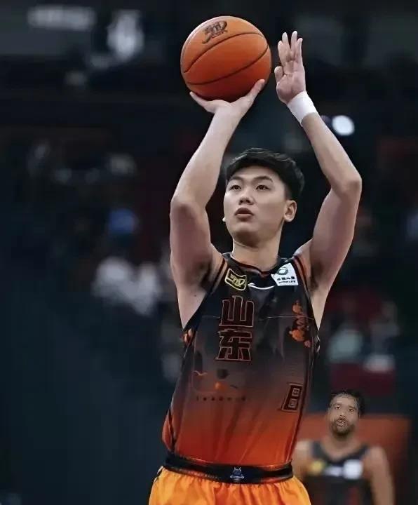 山东男篮最该走之人终于要走了当前，山东高速男篮开始人员调整，邱彪指