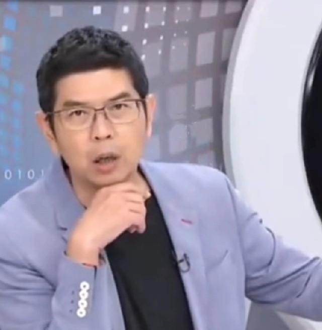 台湾省一名所谓名嘴嚣张妄言叫嚣称，大陆的机器狗、机器人的脚都是弯的，那为什么站不