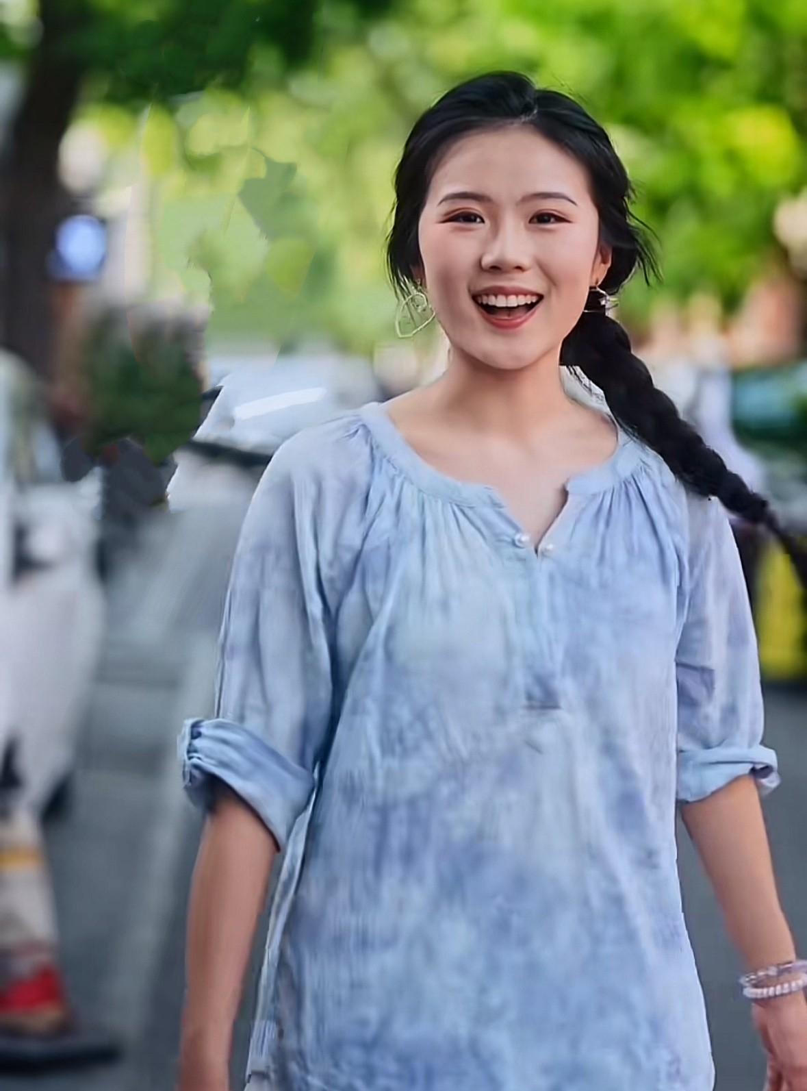 董宇辉的新主播真真，抖音账号为什么叫＂小兰的真真＂？首先说明，＂小兰的真真＂这