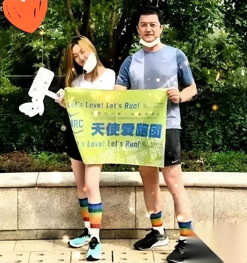 李亚鹏这回真不用慌了不是生意翻了身是19岁的李嫣把日子过成了他的“定海神