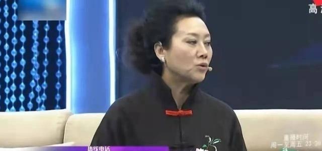 2012年，车晓与身价125亿元的丈夫李兆会离婚。她的母亲王丽云说，你可以离婚，