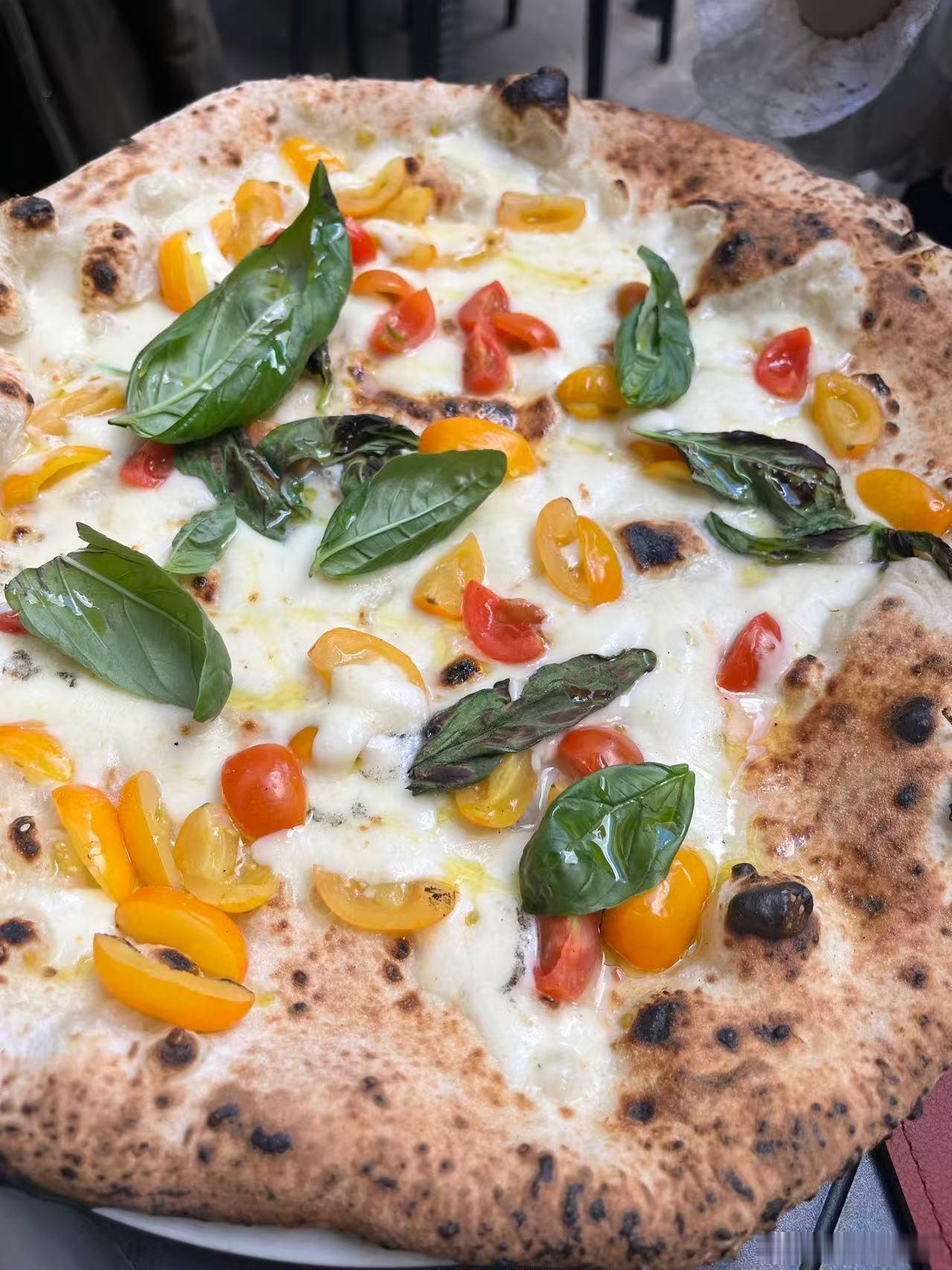 我认识披萨，是因为《忍者神龟》。老版本动画在国内播放时，披萨还没深入人心，所以直