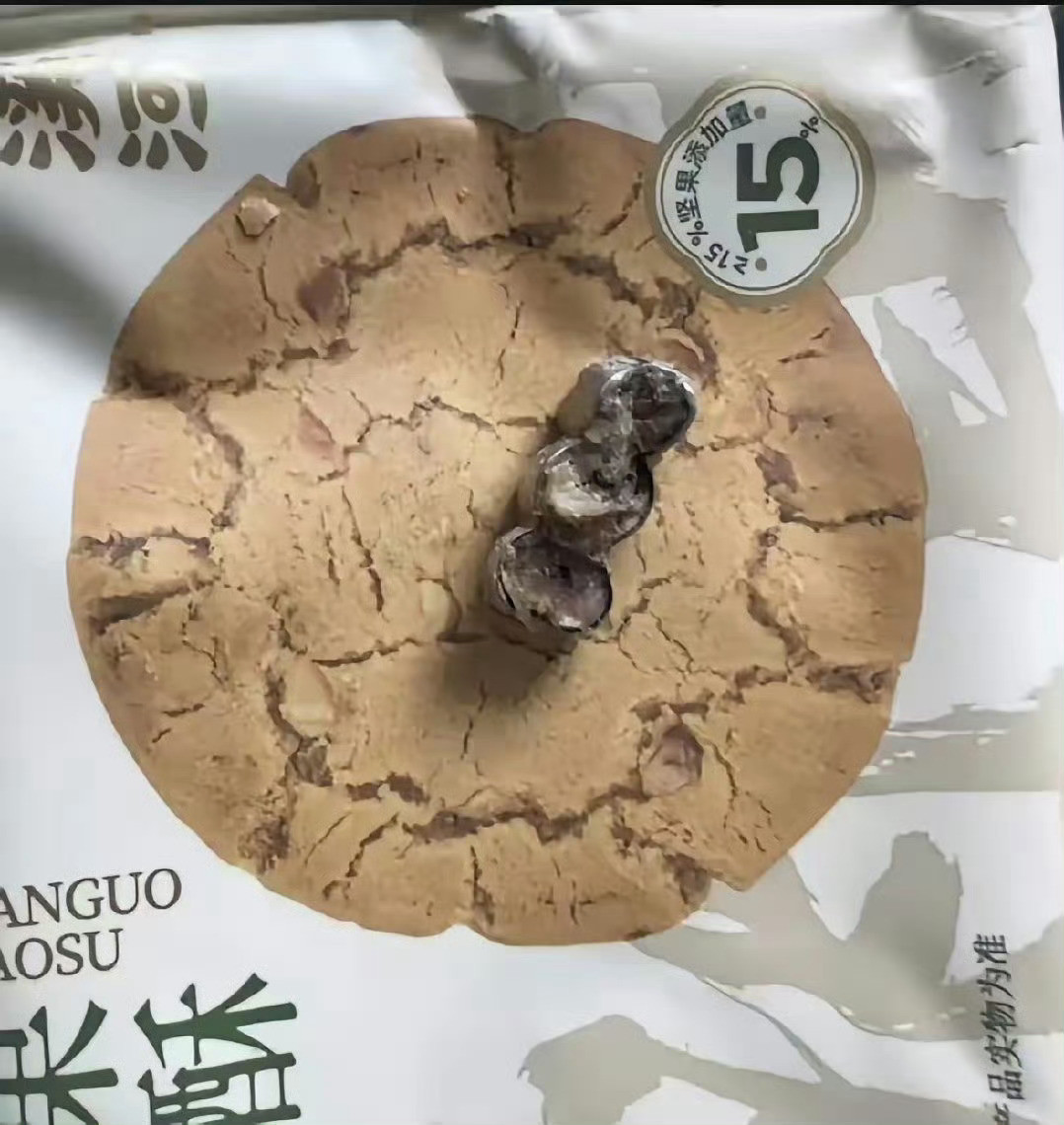会员称山姆正沦为食安雷区接连爆发的食品安全争议，让很多山姆老会员倍感失望。顶着高