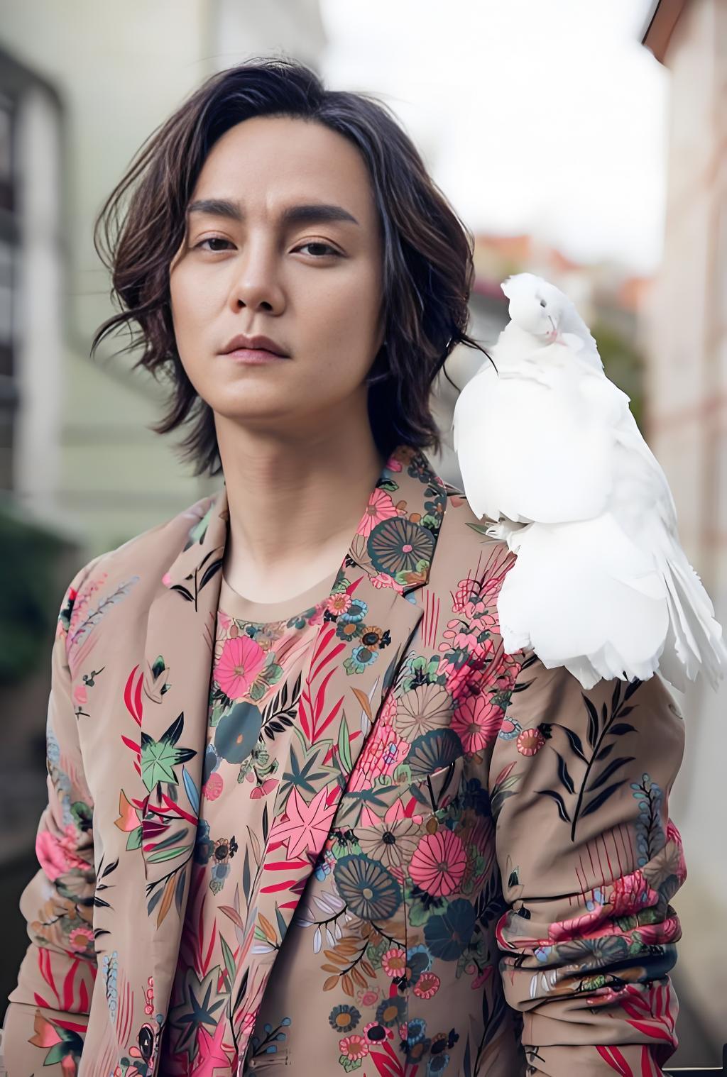 尹正直播时，有网友频繁留言："你丑死了"！尹正没有惯着他，直接回怼："你贱