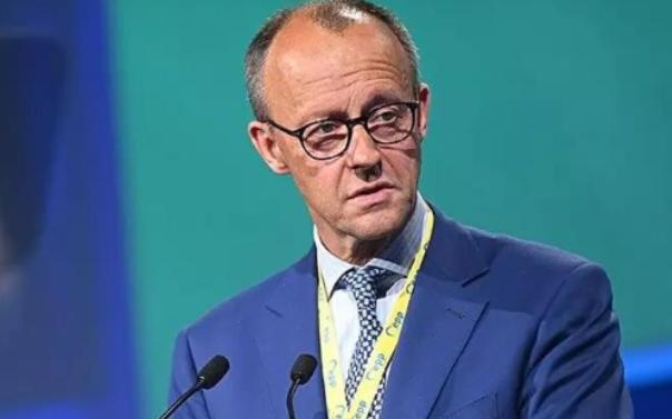 治不了俄罗斯，还治不了你？默茨一句话，以色列彻底怂了。谁能想到，一向横着走、