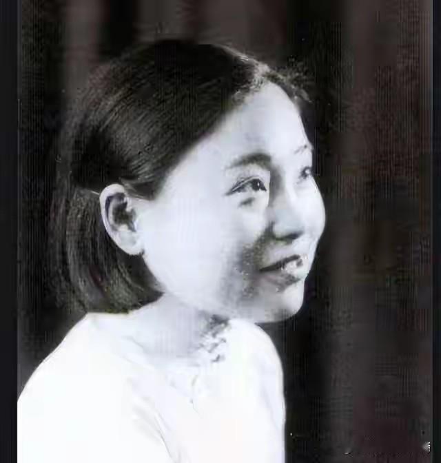 你要是觉得潘达于是个大公无私的圣人那你就被她骗了。1925年嫁进苏州潘家三个