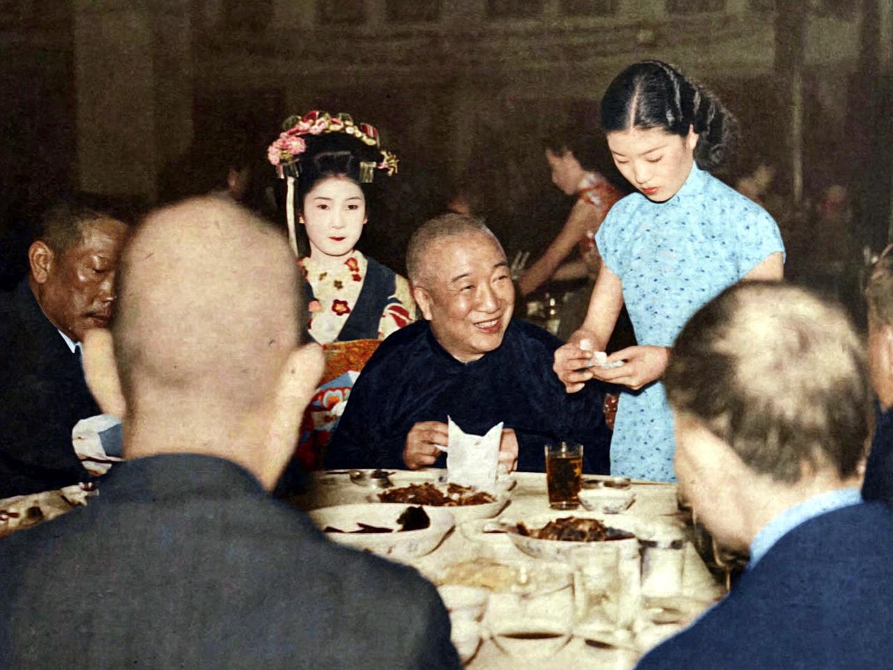 1938年4月初，上海，大汉奸梁鸿志正与日本人觥筹交错，春风得意。此时，伪中华民