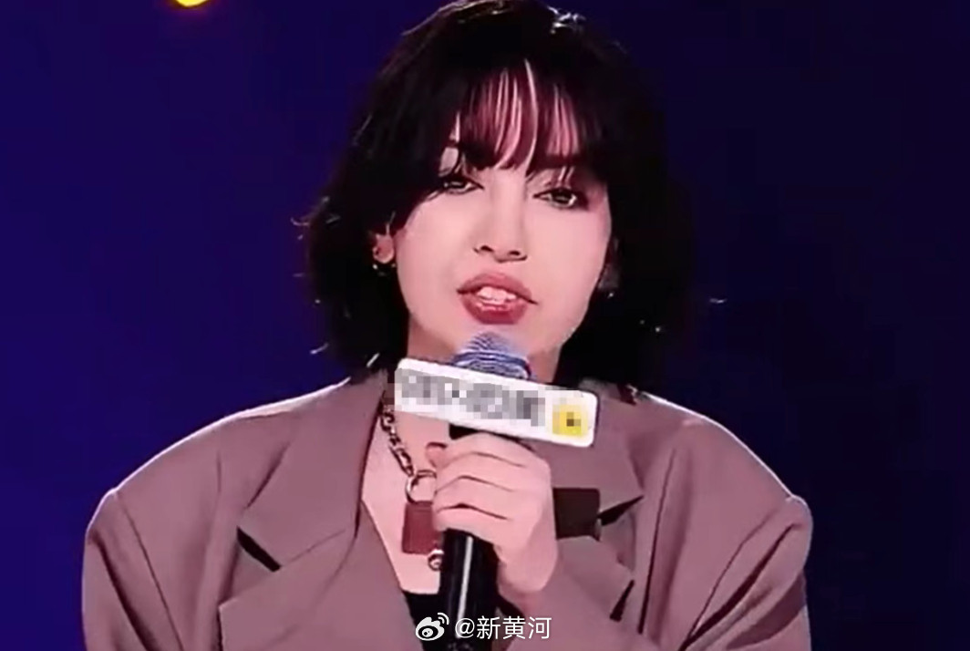 【#脱口秀演员因挑动性别对立被禁言#】27日，账号发文：根据中央网信办关于“清